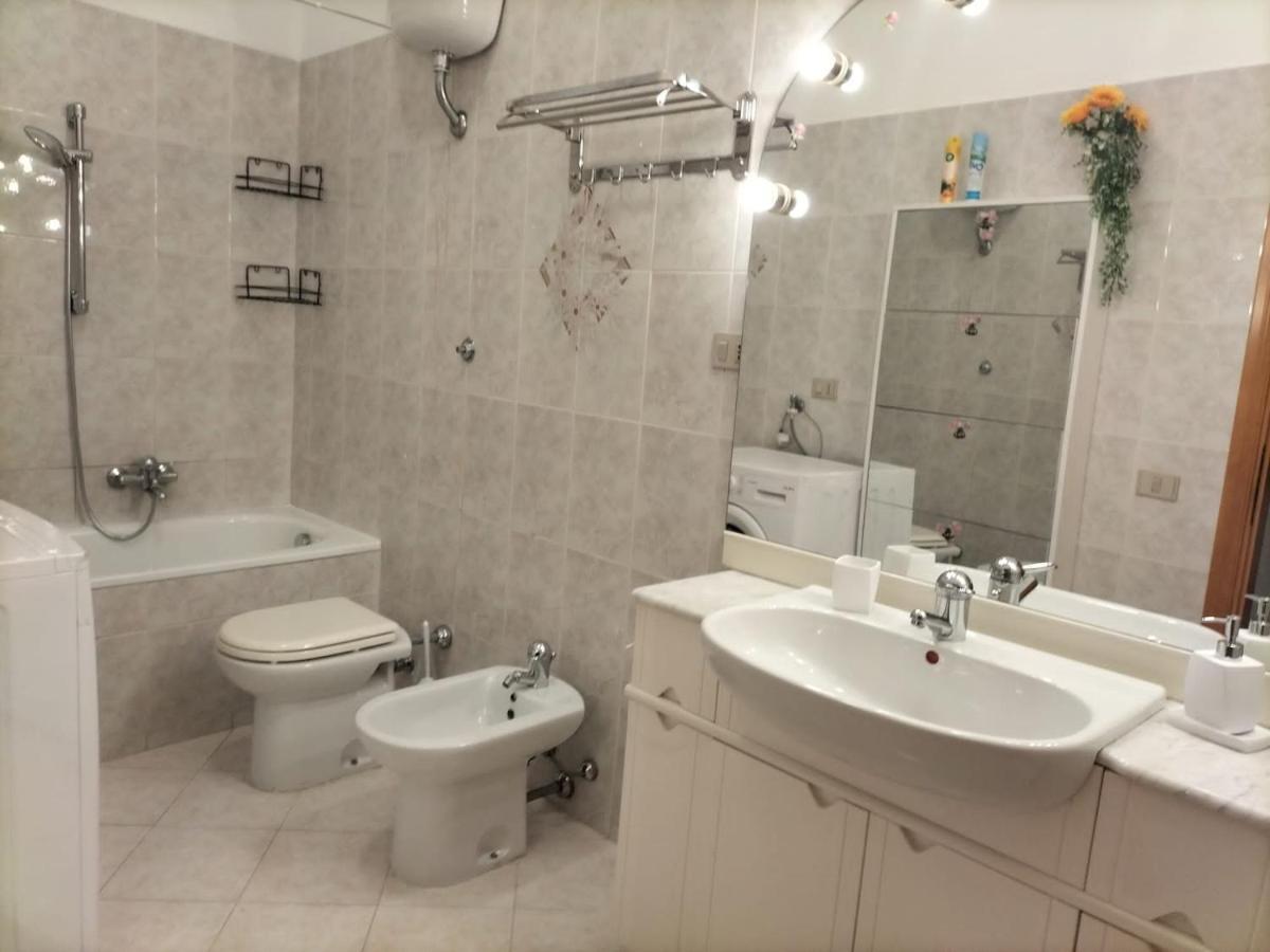 קליארי Rosa'S Apartment With Terrace מראה חיצוני תמונה